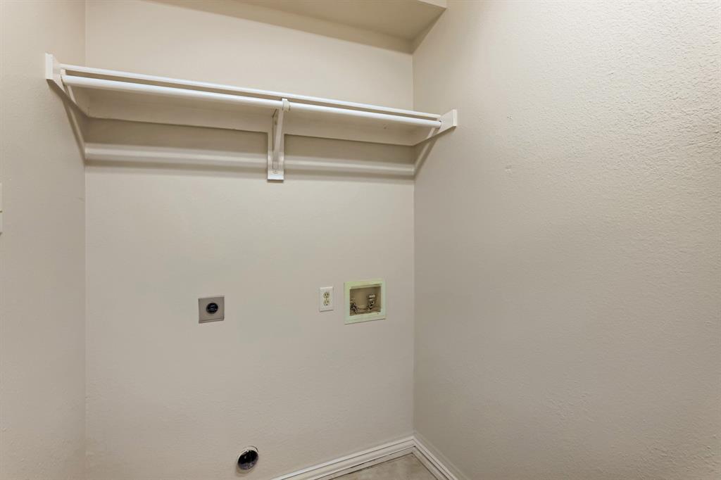 2066 Fair Oaks Circle Property Photo 24