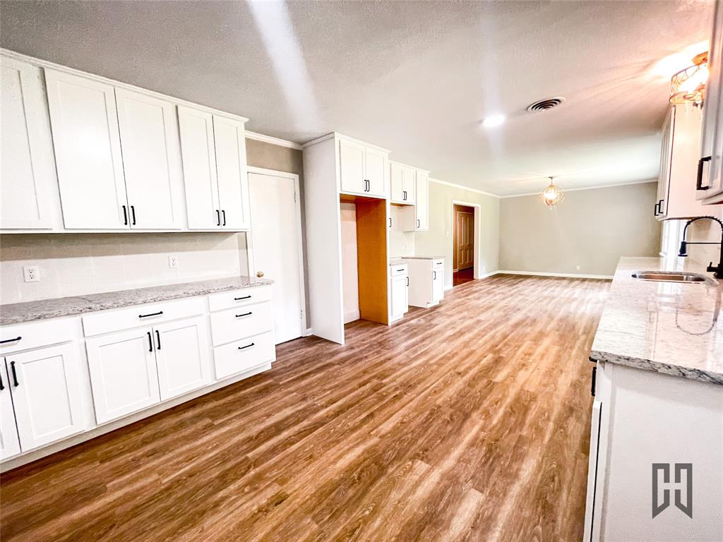749 Beverly Drive Property Photo 2