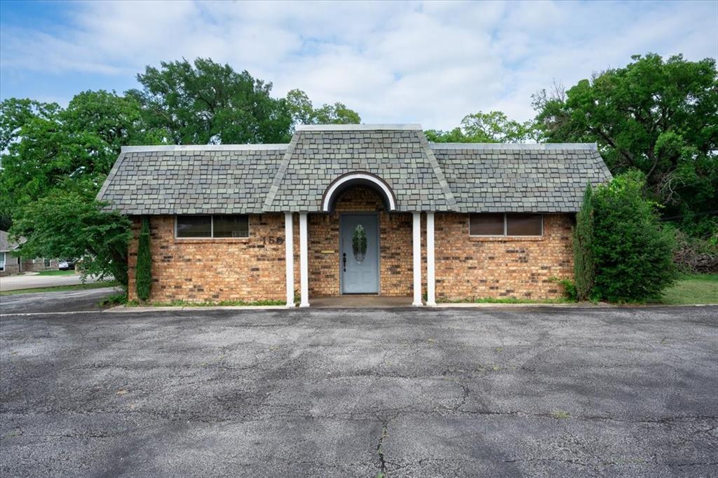 1501 Southeast Parkway Property Photo 1