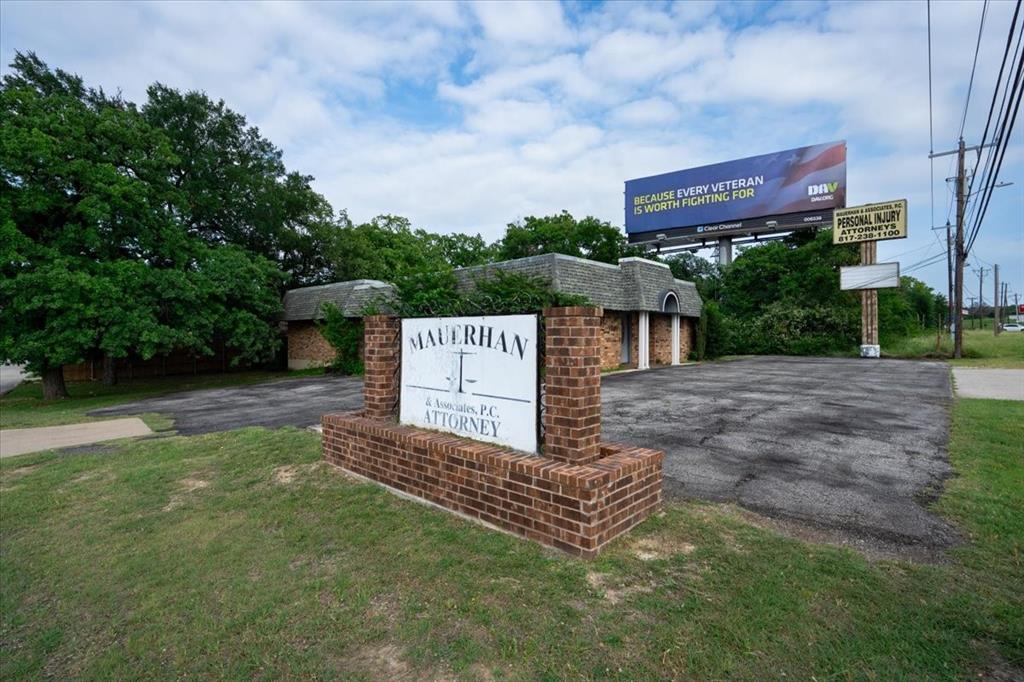 1501 Southeast Parkway Property Photo 6