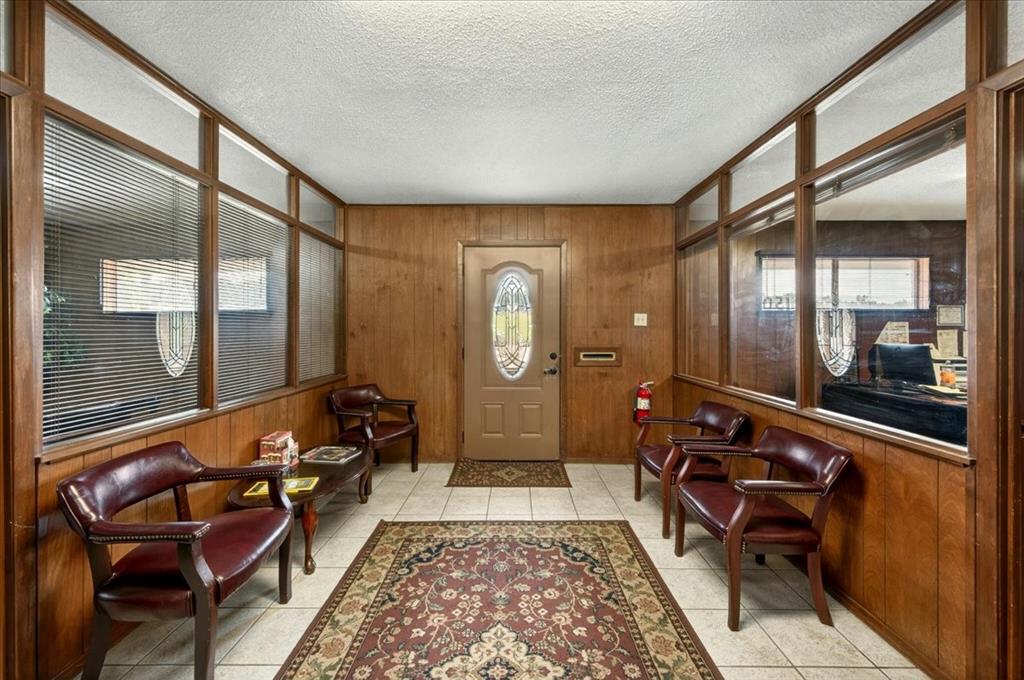 1501 Southeast Parkway Property Photo 9