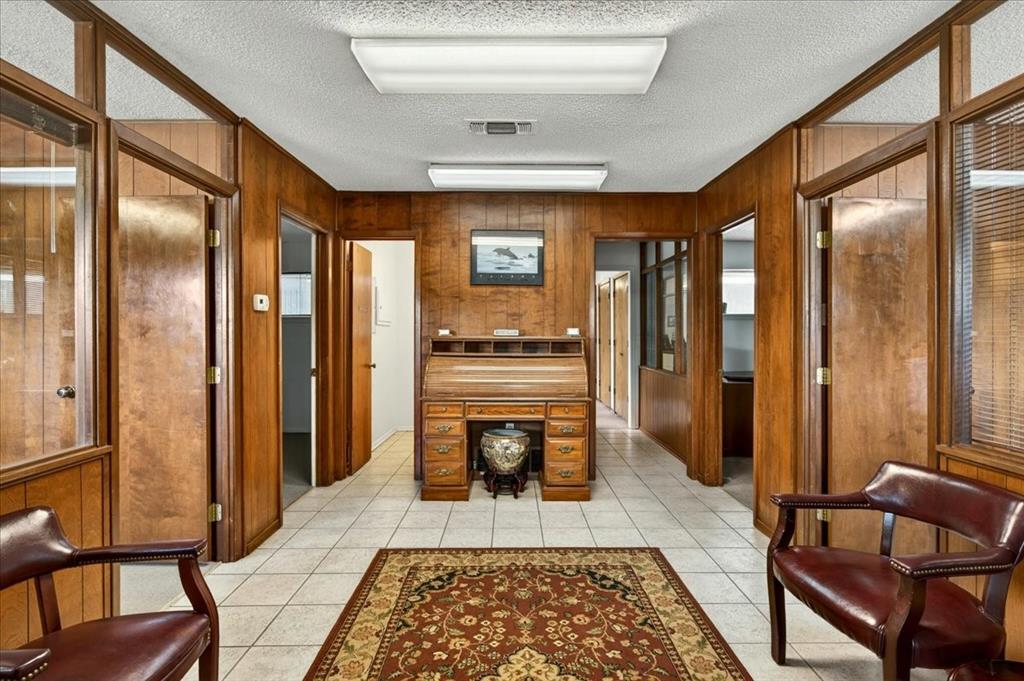 1501 Southeast Parkway Property Photo 10