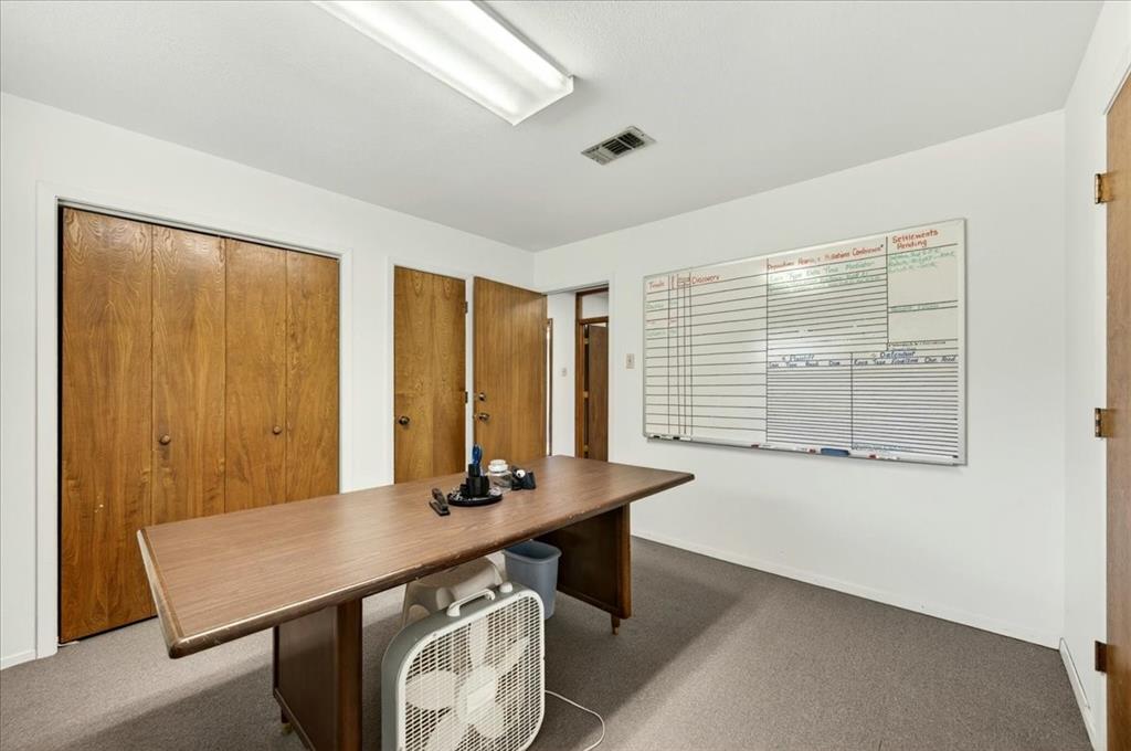 1501 Southeast Parkway Property Photo 12