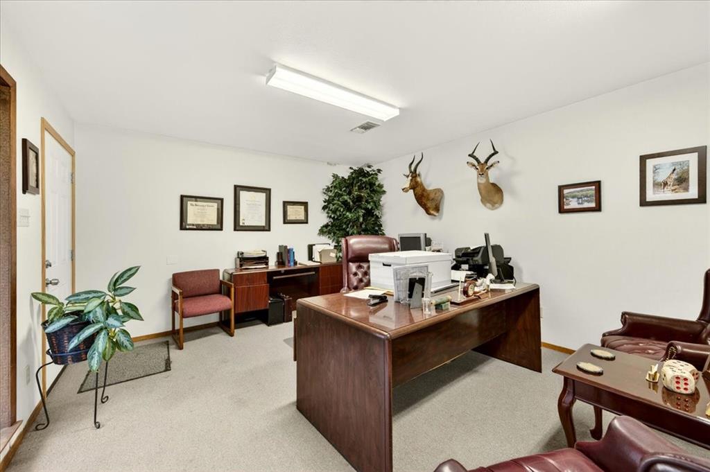 1501 Southeast Parkway Property Photo 14