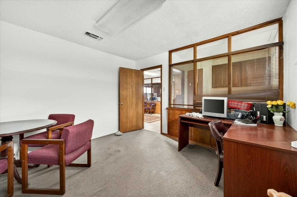 1501 Southeast Parkway Property Photo 15
