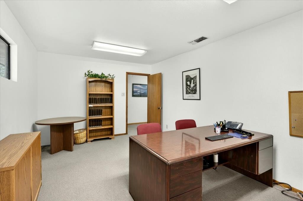 1501 Southeast Parkway Property Photo 18