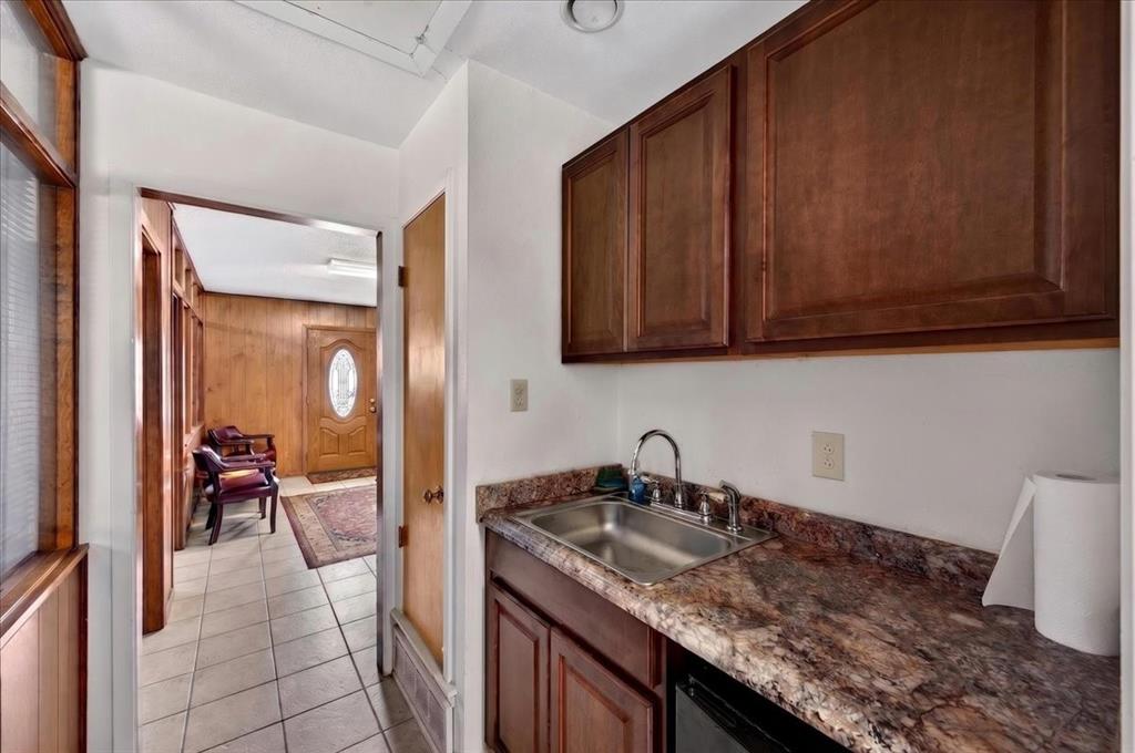 1501 Southeast Parkway Property Photo 22
