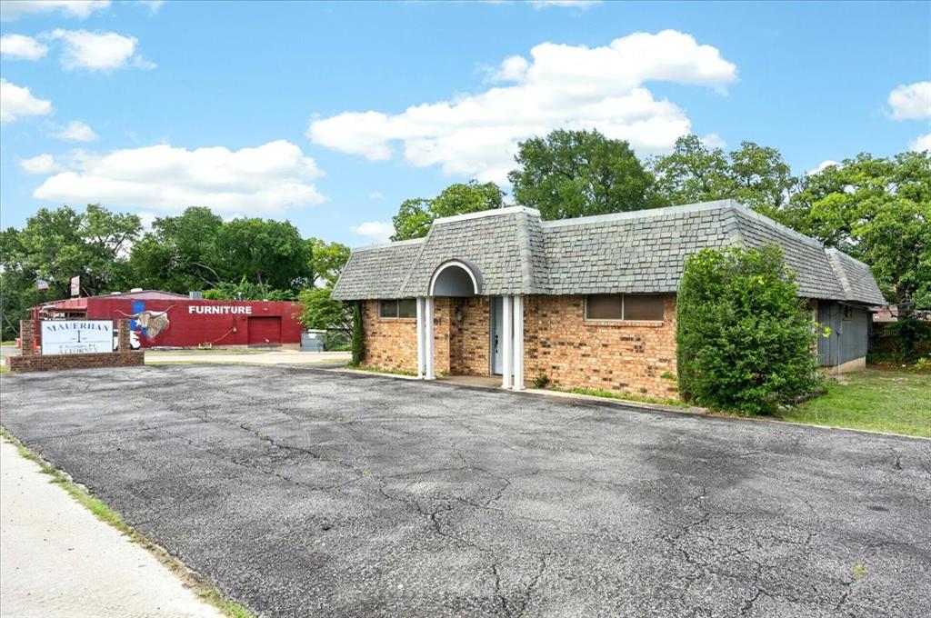 1501 Southeast Parkway Property Photo 23