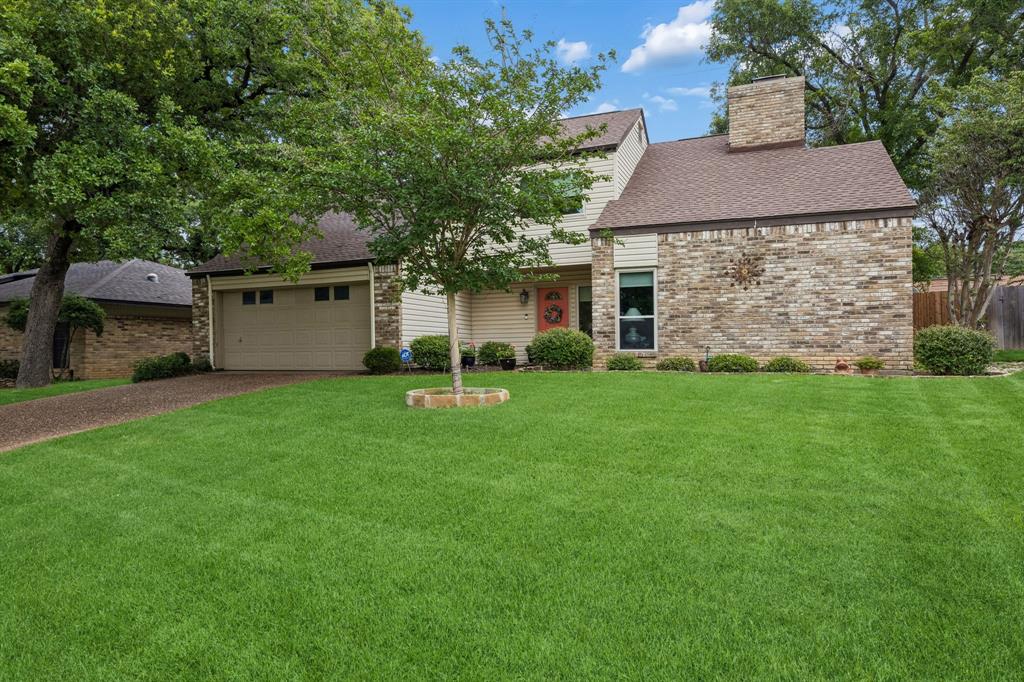 2709 Hedgeway Drive Property Photo 3