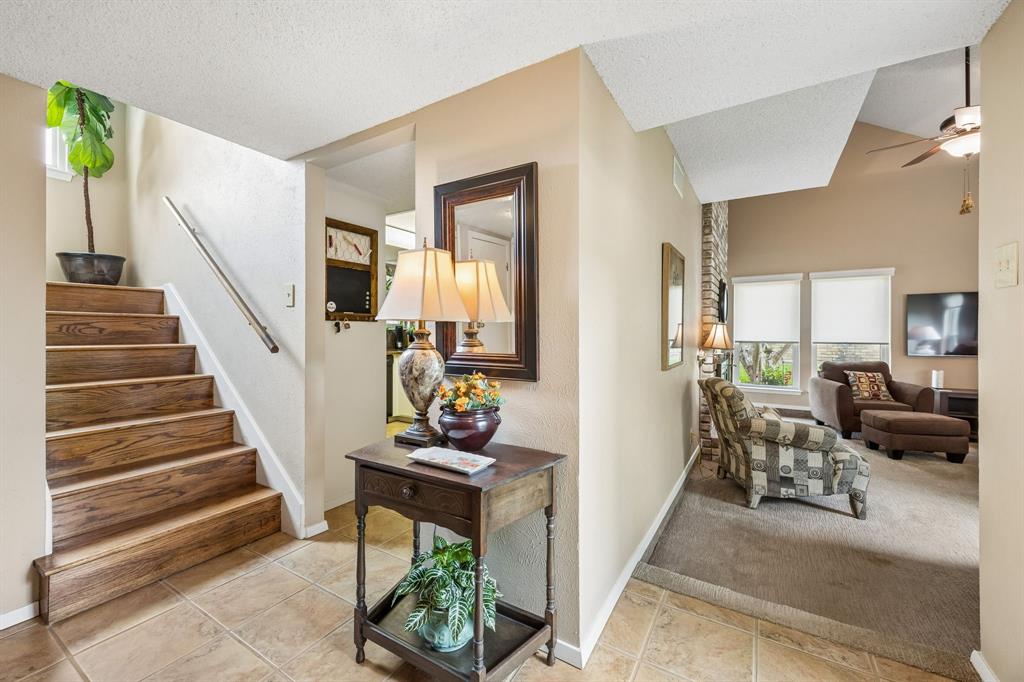 2709 Hedgeway Drive Property Photo 4