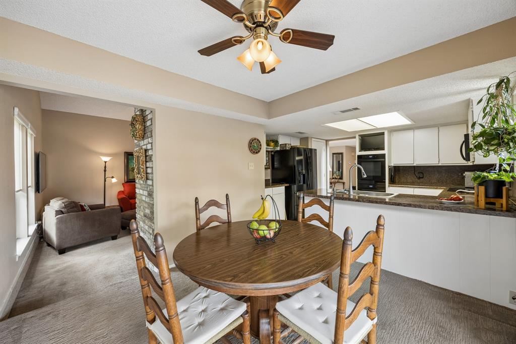 2709 Hedgeway Drive Property Photo 9
