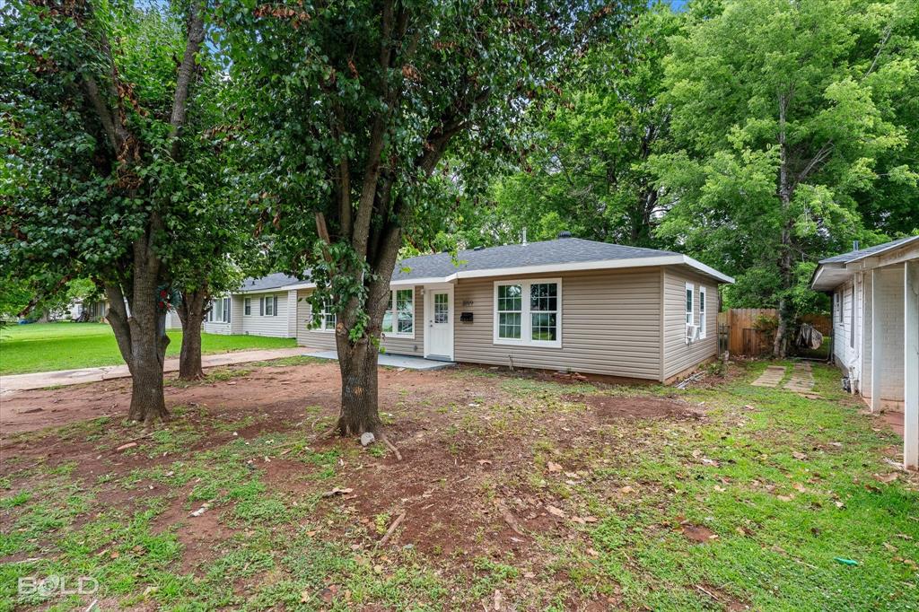 1809 Leslie Property Photo 7