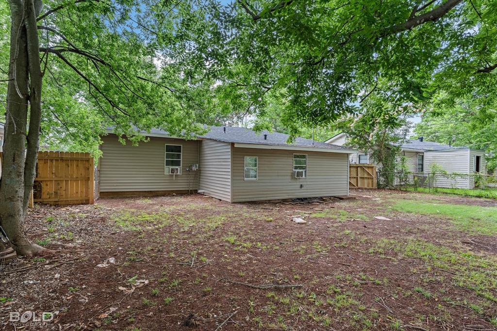 1809 Leslie Property Photo 12