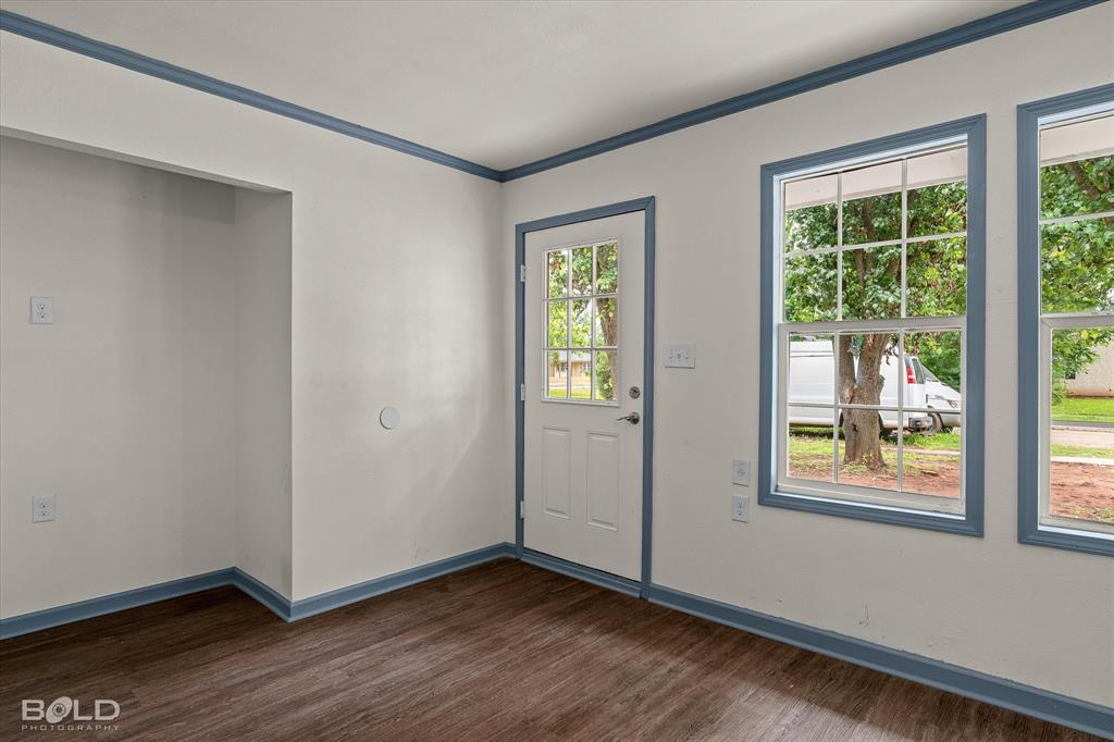 1809 Leslie Property Photo 13