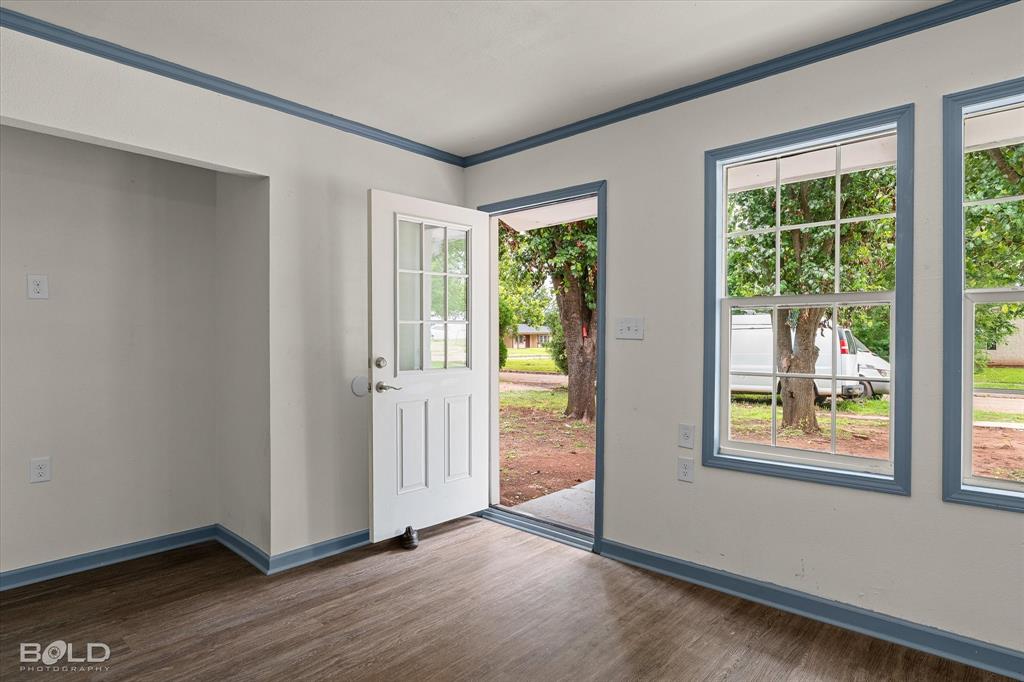 1809 Leslie Property Photo 14