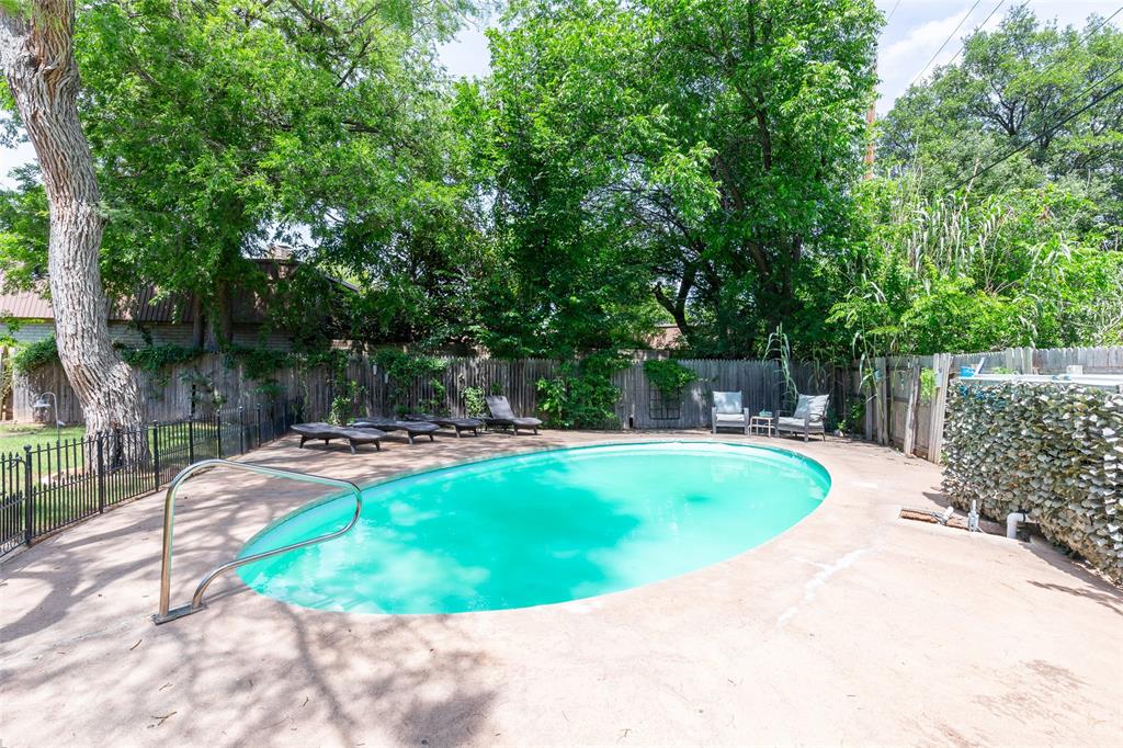 109 Circle Of Holly Property Photo 4