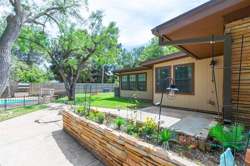 109 Circle Of Holly Property Photo 5