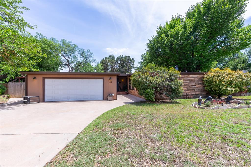 109 Circle Of Holly Property Photo 6