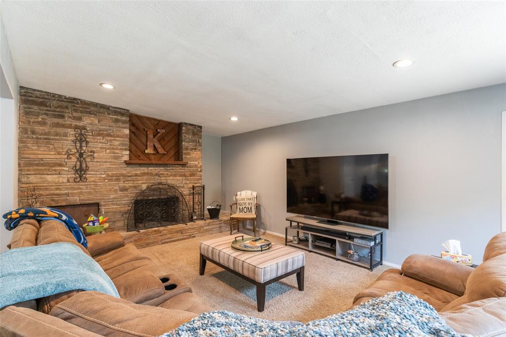 109 Circle Of Holly Property Photo 11