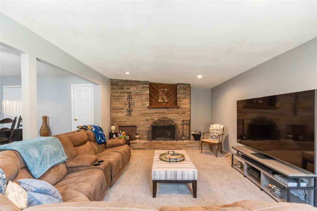 109 Circle Of Holly Property Photo 12
