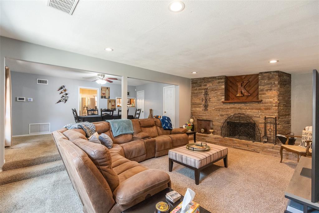 109 Circle Of Holly Property Photo 13