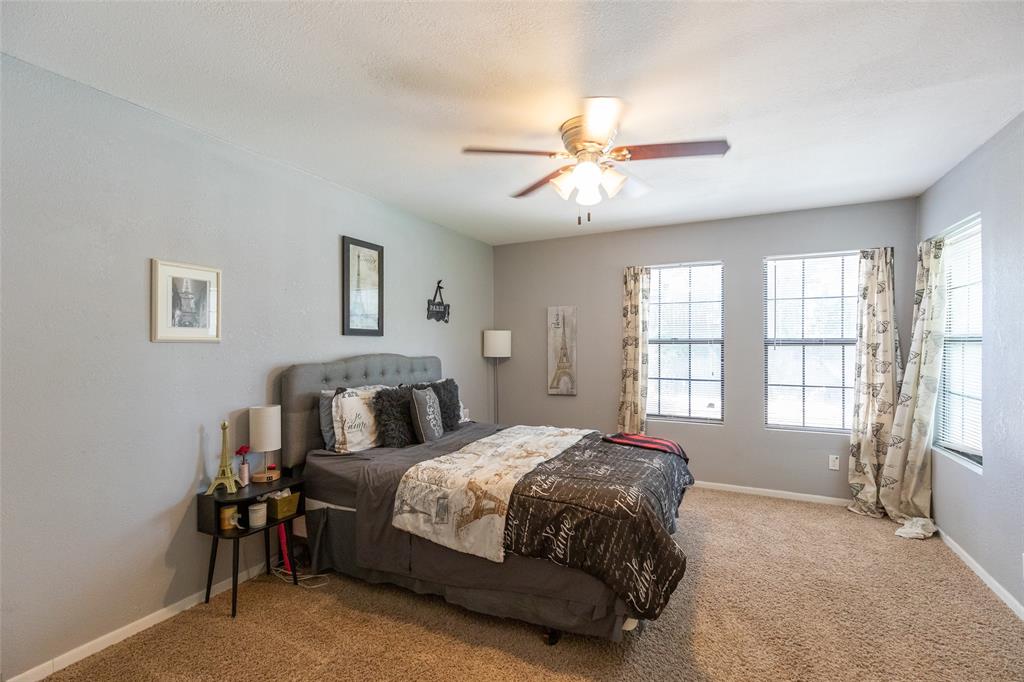 109 Circle Of Holly Property Photo 25