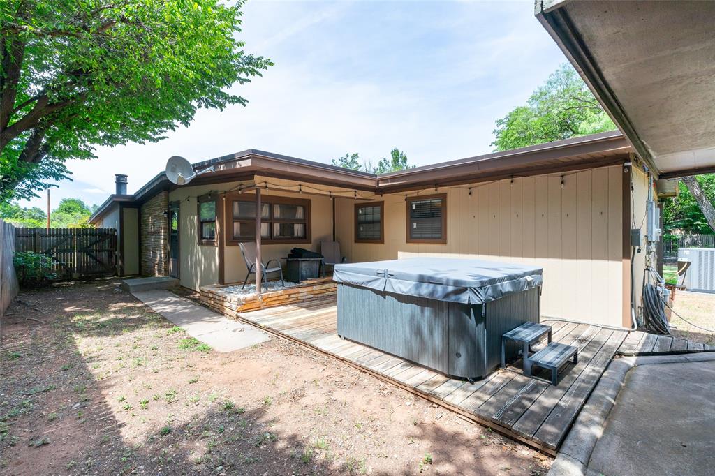 109 Circle Of Holly Property Photo 36
