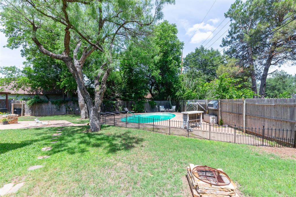 109 Circle Of Holly Property Photo 37