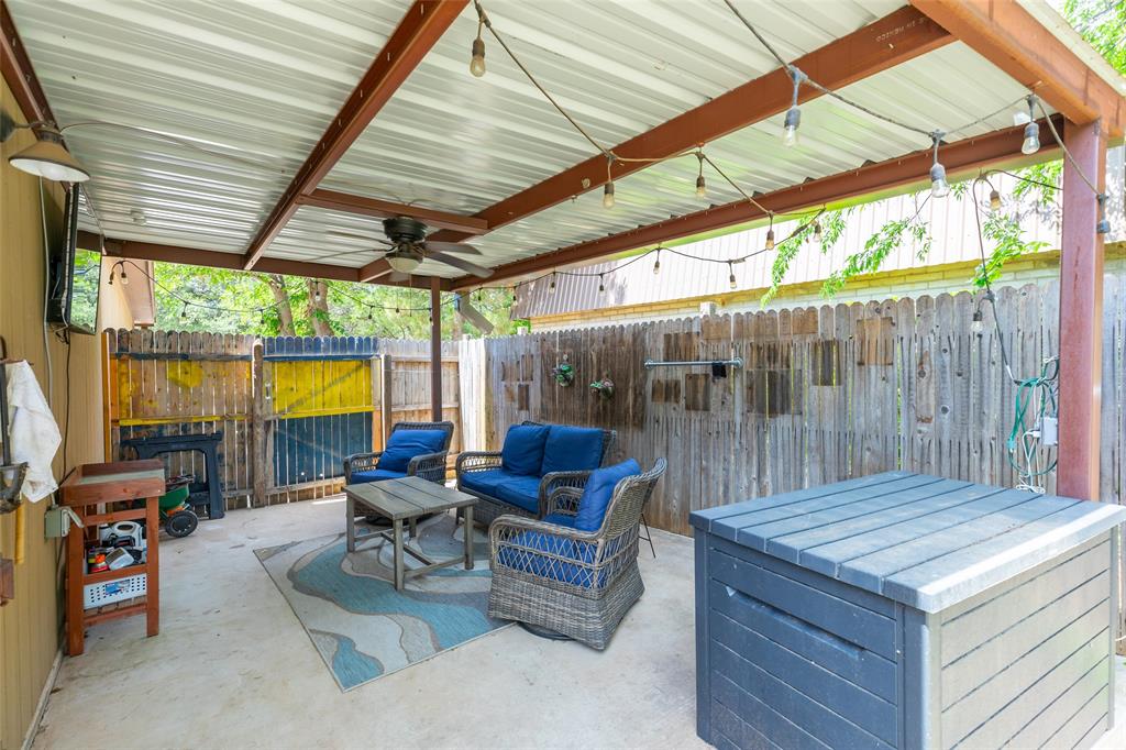 109 Circle Of Holly Property Photo 38