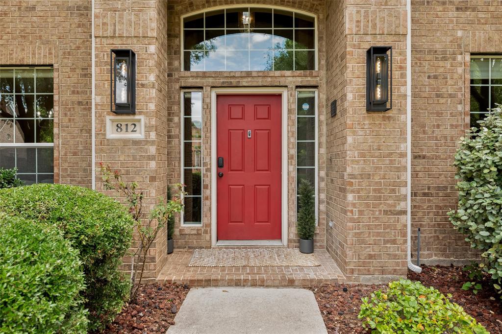812 Cascades Drive Property Photo 3