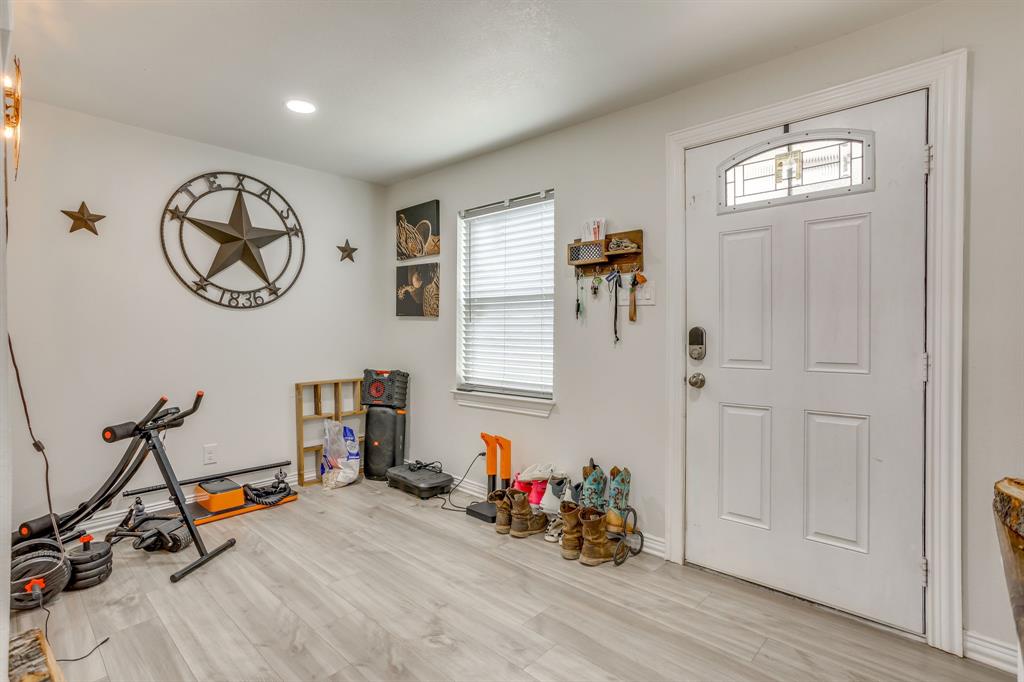 109 W Purdom Avenue Property Photo 8