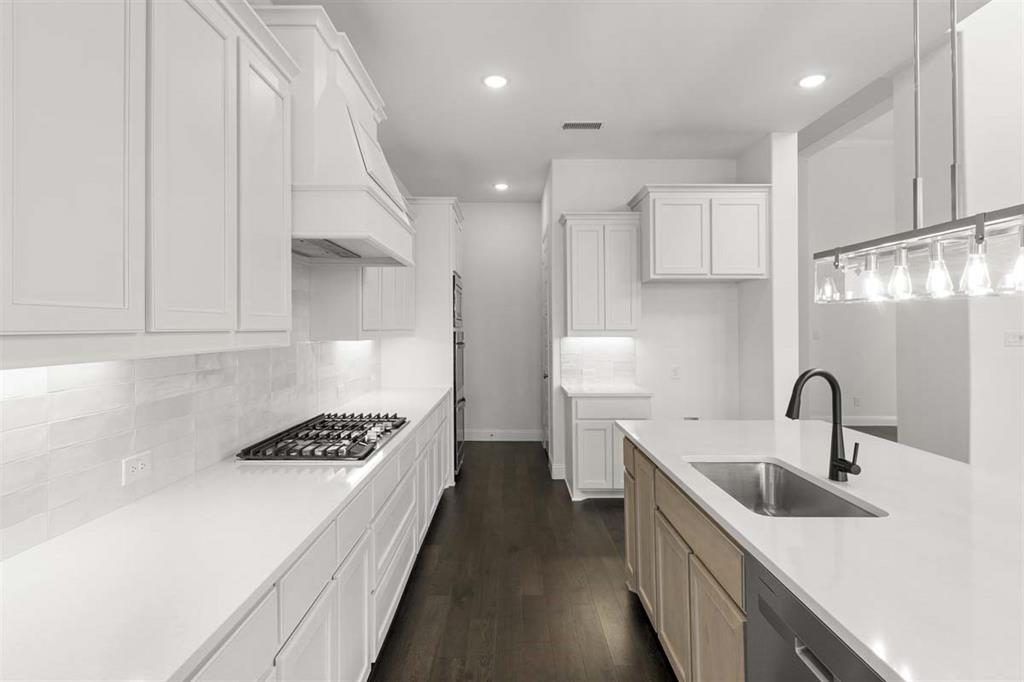 2021 Euclid Drive Property Photo 8