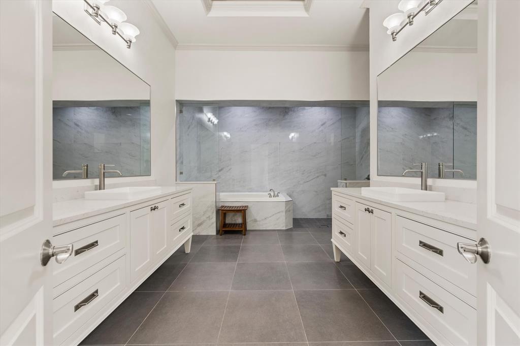 8600 Baltusrol Drive Property Photo 12