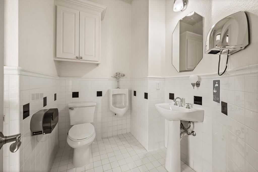 8600 Baltusrol Drive Property Photo 26