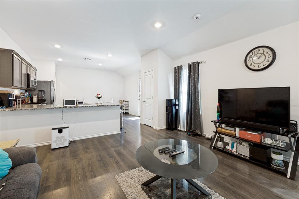 2425 Russell Street Property Photo 6
