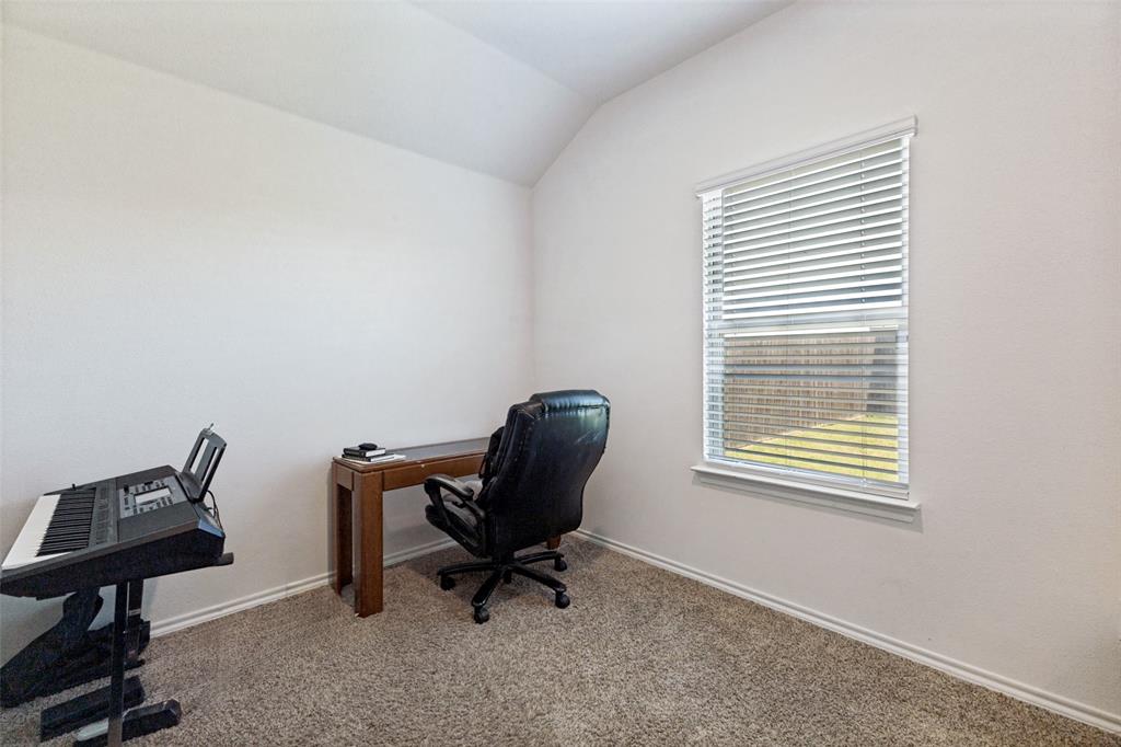 2425 Russell Street Property Photo 12