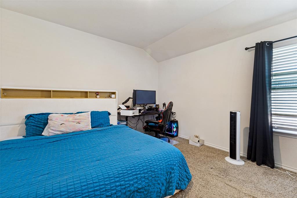 2425 Russell Street Property Photo 13