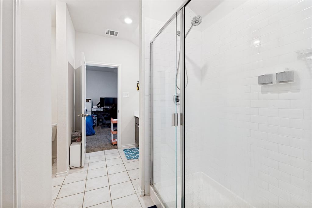 2425 Russell Street Property Photo 17