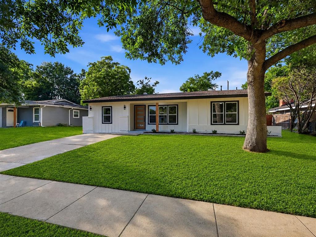2109 Hedgerow Street Property Photo 1