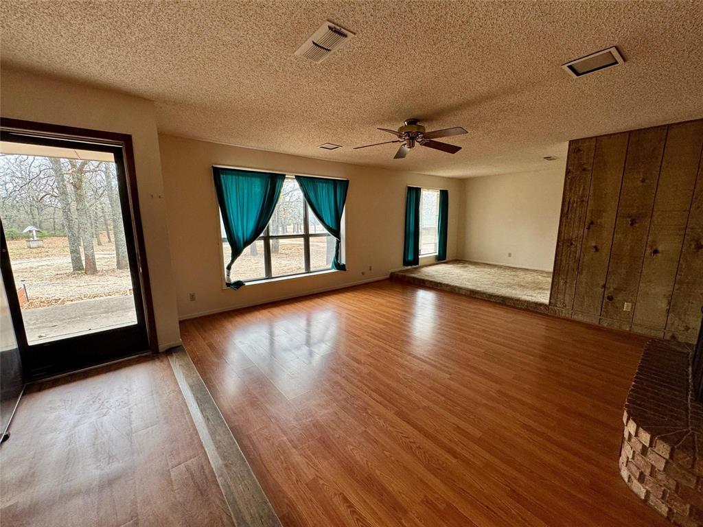 1304 W Wise Street Property Photo 8