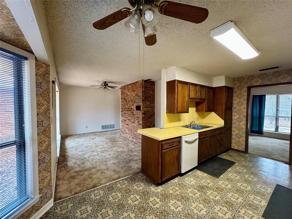 1304 W Wise Street Property Photo 11