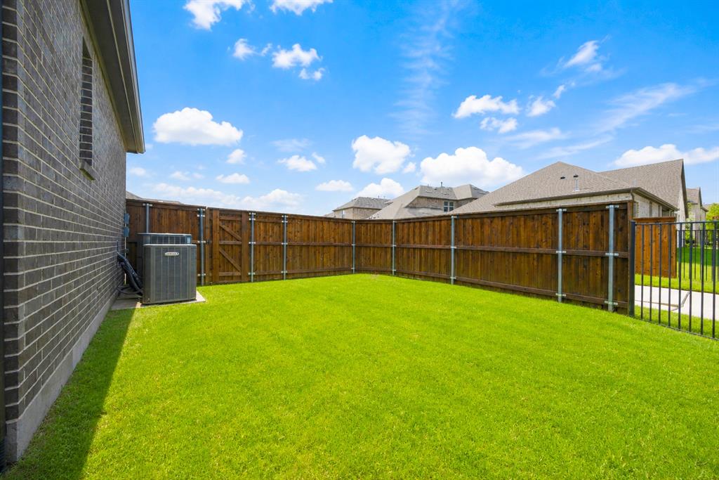 1571 Amesbury Way Property Photo 18