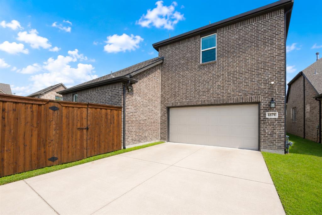 1571 Amesbury Way Property Photo 19