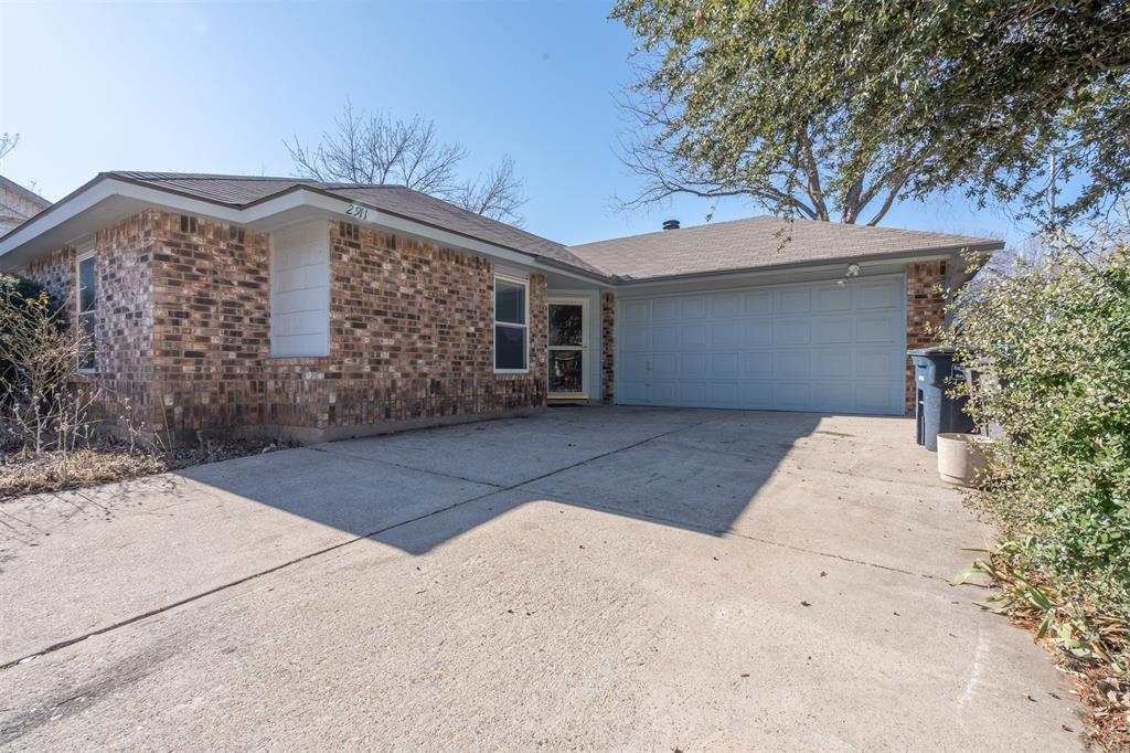 2911 Forest Creek Drive Property Photo 1