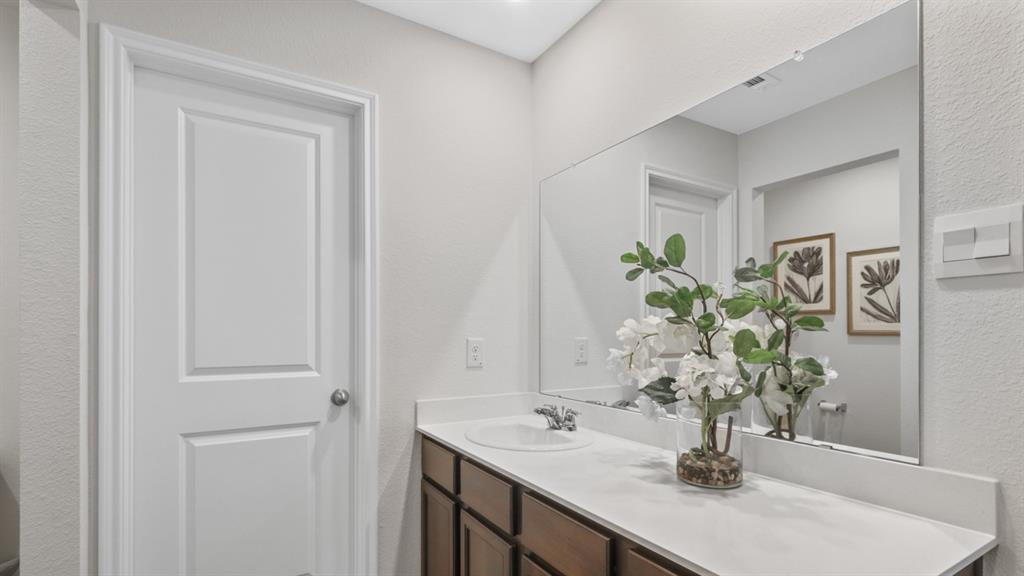 931 Newport Drive Property Photo 12