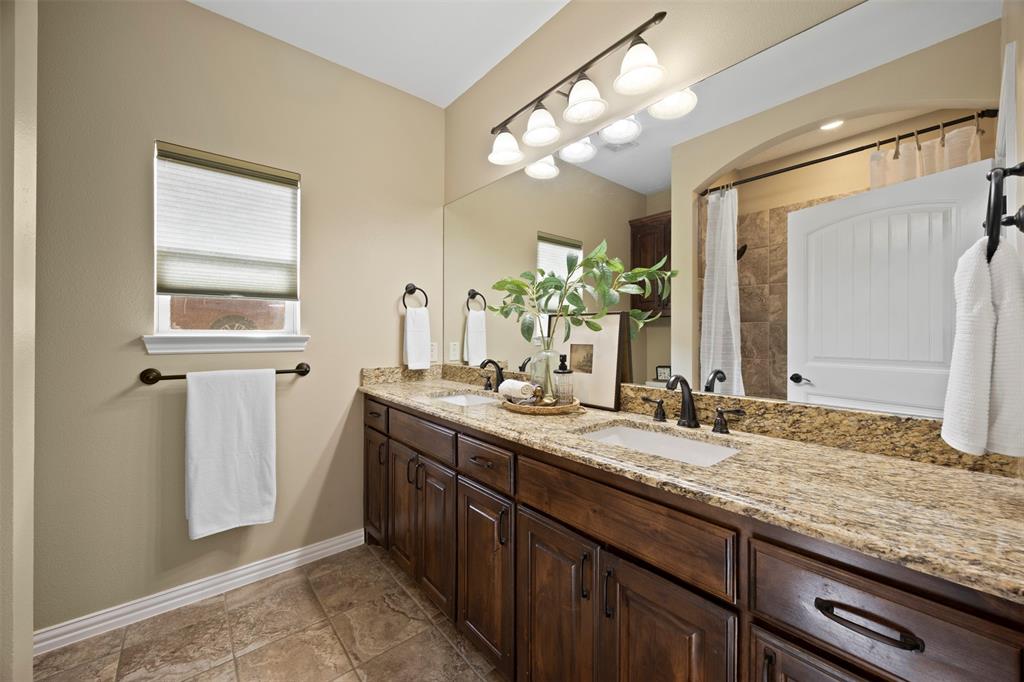 8230 Glenwick Drive Property Photo 17
