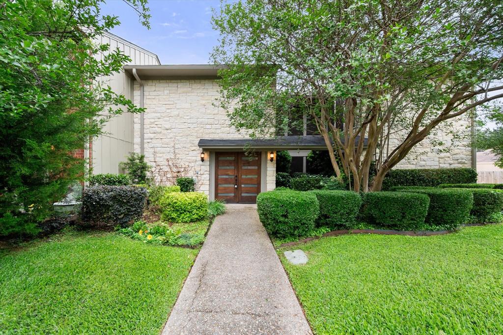 1235 Lexington Square Property Photo 1