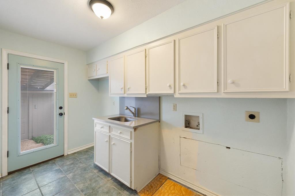 1235 Lexington Square Property Photo 20