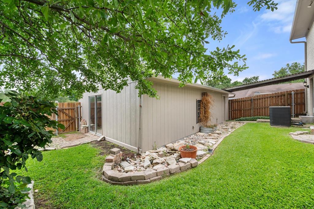 1235 Lexington Square Property Photo 35
