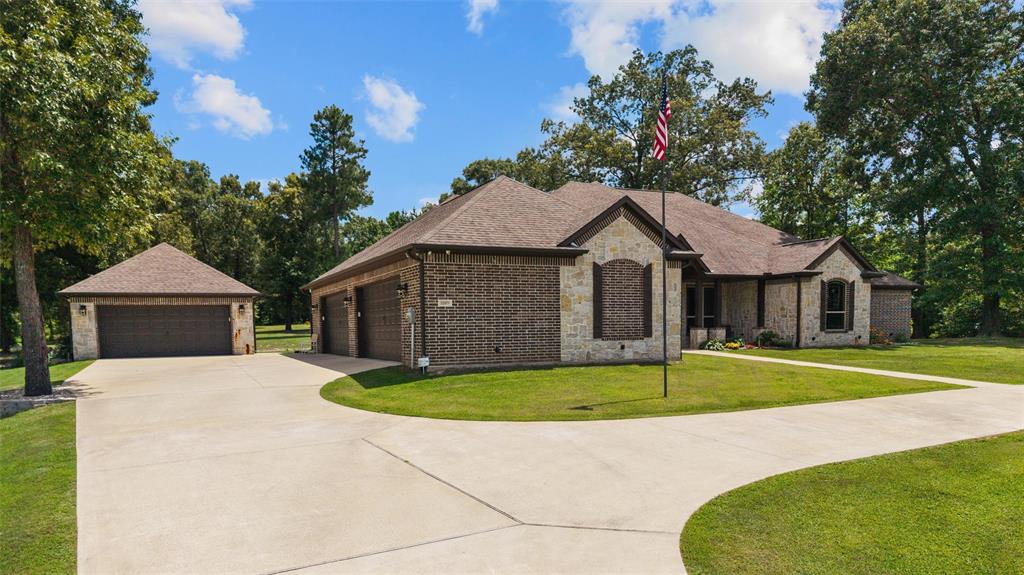 22571 Lake Jackson Drive Property Photo 2